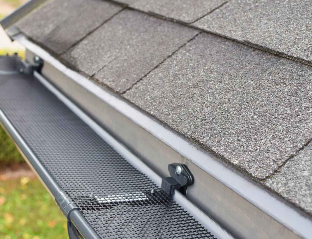 gutter cleaning in Clovis CA