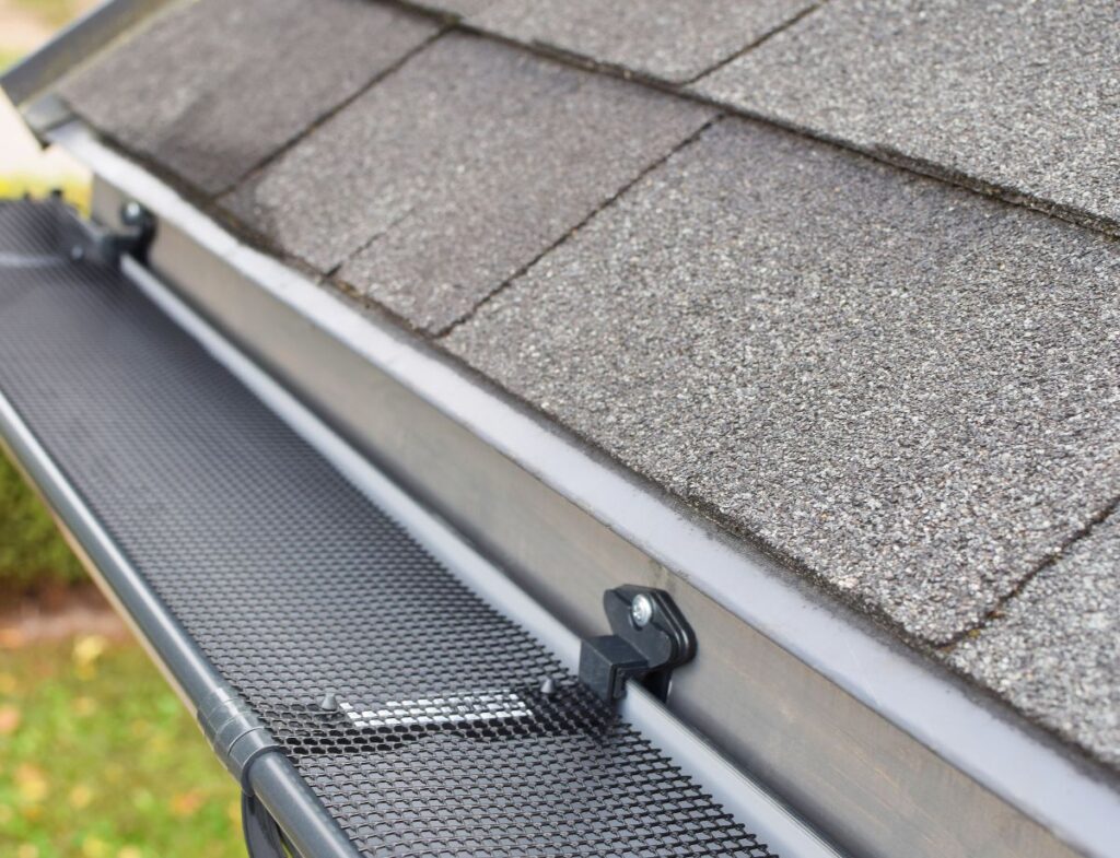 gutter cleaning service fresno