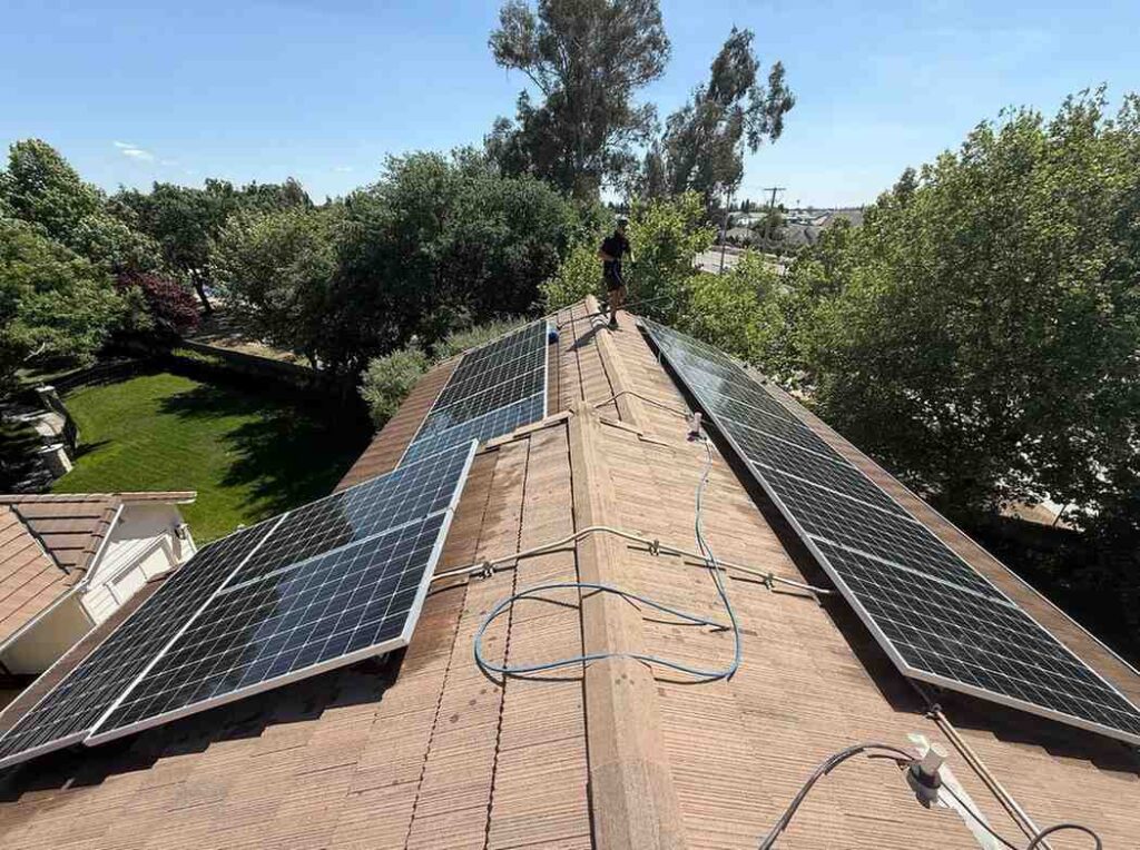 how long solar panel cleaning takes
